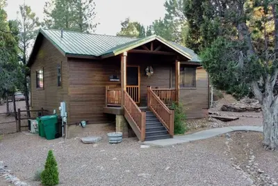 Image de Show Low Cottage Hideaway-Cozy Cabin w/Fireplace
