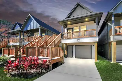 Image de Bay Breeze Bungalow - Game Room & Pet Friendly; 2 Blocks from Pier 6