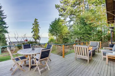 Image de Puget Sound Cottage w/ Private Community Beach!