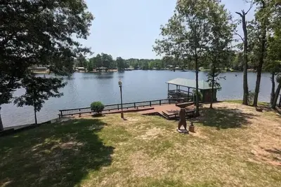 Image de Robbins Nest Toledo Bend, Waterfront Getaway - Lakeside is best at the Robbins Nest!