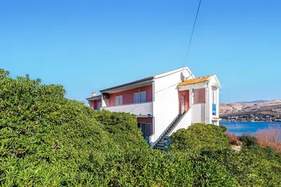 Image de Bel appartement de 2 chambres à Pag