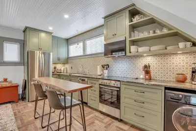 Newly refurbished two story carriage house in vibrant Thomas Square District
