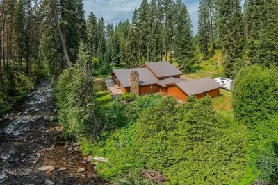 Image de Beautiful 5 Bedroom 4 Bath Home with Hot Tub.