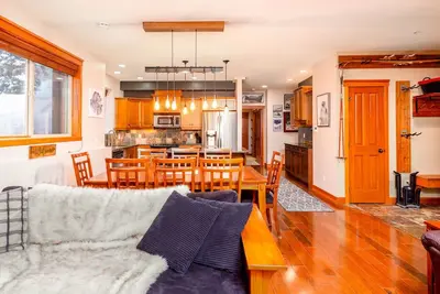 Image de Family haven; stylish 2 bedroom retreat!