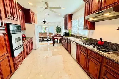 Image de Family Retreat/Rv Parking/ Pickleball Oc Red House