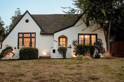 Image de Crafty Casita - Stylish designer 3 bed 2 bath home near Everything
