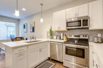 Denver Retreat w\/ Rooftop Deck: Walk Downtown!