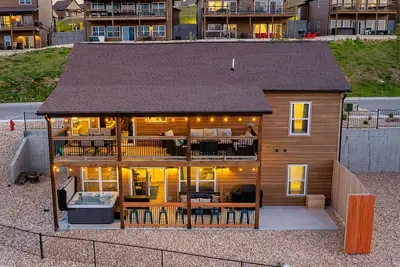 Image de Labor Day Open, Private Hot Tub, Lake View, $400 of Free Daily Tickets, Unique Floor Plan!