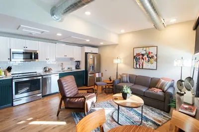 Image de Luxury Residential Suite Duluth Press 202