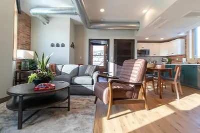 Image de Luxury Residential Suite Duluth Press 203