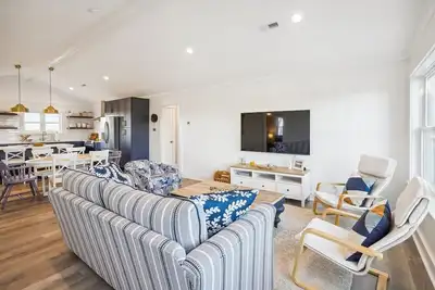 Image de Beautiful 4 bedroom home right across the street from the beach in Nags Head!