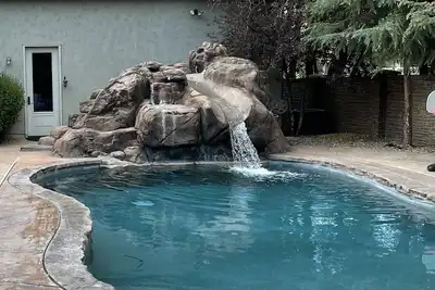 Image de Pool, hot tub, fast access to ski resorts and other fun spots. Cozy and warm