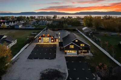 Image de Sleeps 60+! Reunions/retreats! Indoor playground!