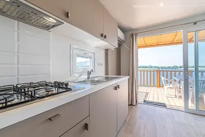 Image de Appartement dans une maison de vacances avec piscine, Wifi, climatisation, Tv, terrasse, parking