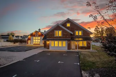 Image de Sleeps 26! 4200 Sq ft! Indoor Playground! Hot Tub!