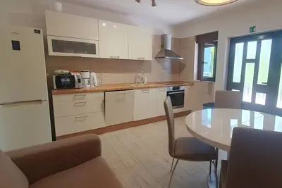 Image de Appartement de deux chambres avec la terrasse Lopar, Rab (A-22227-b)
