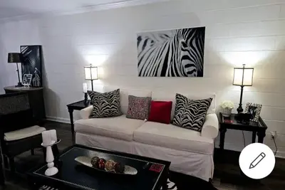 Image de Comfy condo stocked with all aminites of home 5 mins from San Marco Square