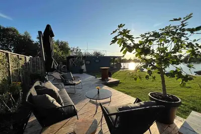 Image de New - Little Asia - Houseboat Lake Near Amsterdam