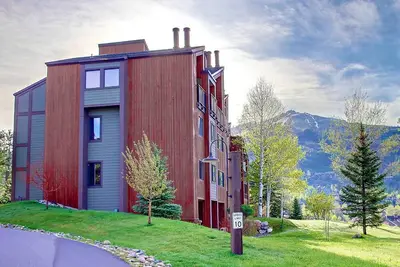 Image de Steps to Resort-Heated Pool/HotTub/Grill + Spectacular Slope Views-Fireplace-2 Levels