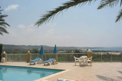 Bungalow, en-suite, sea view, pool, walking distance, peacefull & quiet