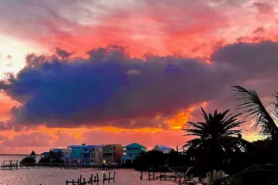 Image de Ocean Front Retreat 2b/3Ba Elevator Pool Clubhouse
