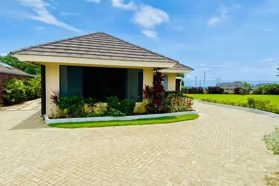 Image de Cozy vacation retreat. Bungalow in a gated community close to Ochos Rios.