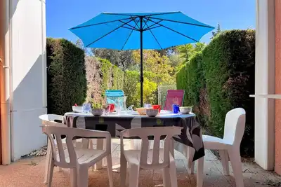 Image de Appartement T2 Cabine avec Terrasse et Parking - 6 Couchages, Proche Plage, Calme et Arboré