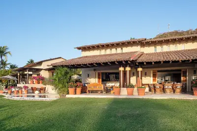 Image de Four Seasons® Oceanfront Villa | 4 Bedrooms | Panoramic views & Staff | Resort Access