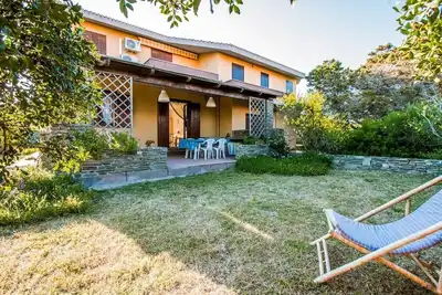 A Pochi Passi dal Mare, con Giardino Privato