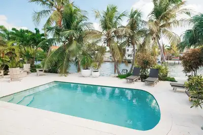 Image de 3 Br 2ba + Private Pool + Waterfront
