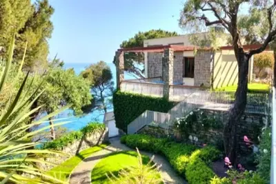 Image de Zoagli, 15km de Portofino. Pool and sea view with private access to the water.