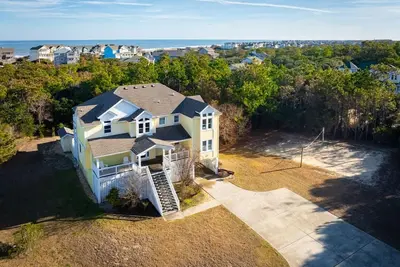 2min Walk to Beach, Pool, Spa, Game Room, Big Yard