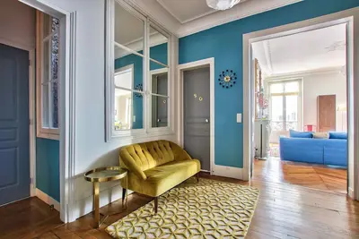 Image de Beautiful 128 sq. m. typical Parisian flat