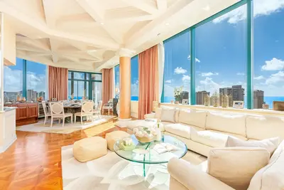 Image de Ocean-Waikiki Skyline Panoramic Ph in Luxury Condo w/Parking & Near the Beach
