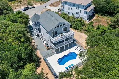 Image de Driftwood: Oceanside | Private Pool | Rec Room