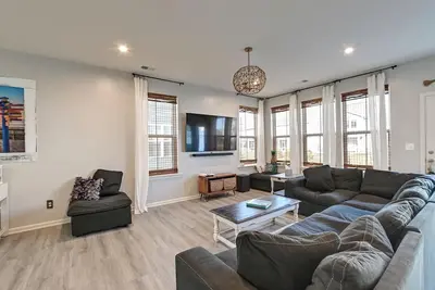 Image de Incredible 3 bed townhome in the Bishop's Landing Community! Beach Shuttle, Community Pool, Pickleball courts, and more!
