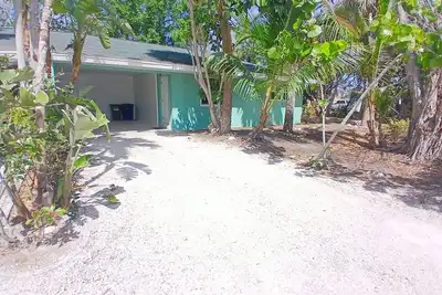 Image de On Gulf Access Canal Peaceful Wooded Lot Close To Everything 1. 2 Mi 2 Beach