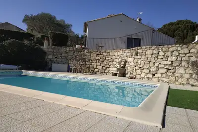 Image de Maison et piscine au cœur des vignes. Calme, authenticité du paysage languedocien