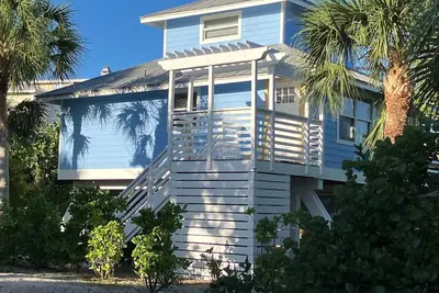 Spacious \"Crab Cakes\" Cottage on beautiful North Captiva Island, Fl with GolfCart