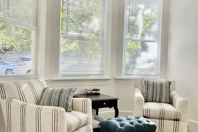 Image de Downtown Updated Craftsman, Pet Friendly\n
