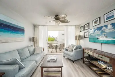 Image de Castaway Cove: 2/2 Condo near the beach with shared pool and hot tub