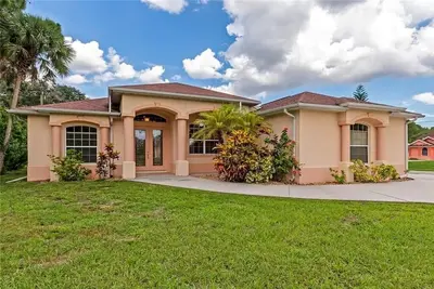 Image de Steps to stores, restaurants, near Warm Mineral Springs, beaches and Wellen Park