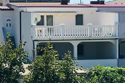 Image de Maison de vacances Karlobag pour 1 - 8 personnes avec 2 chambres à coucher - Maison de vacances