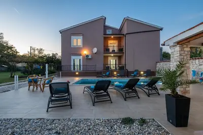 Image de Maison de vacances Belavići pour 1 - 10 personnes avec 4 chambres à coucher - Maison de vacances