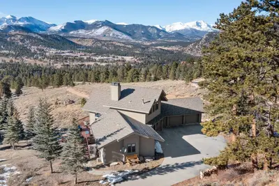 Image de Skyview Luxury Vacation Rental by Windcliff Homes by RedAwning