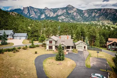 Image de Bond Manor Vacation Home by Estes Park Homes by RedAwning