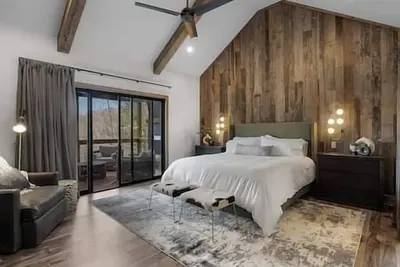 Image de New Luxe Cabin w/ 4 Fireplaces, Sonos Speakers, & Ev charger