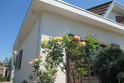 Image de Appartement 'Les Roses De Rita' avec jardin privé