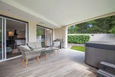 Image de Appartement 'Havre De Paix 500m De La Mer' avec Terrasse Privée, Wi-Fi et Climatisation