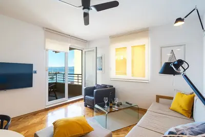 Bel appartement de 3 chambres à Omis